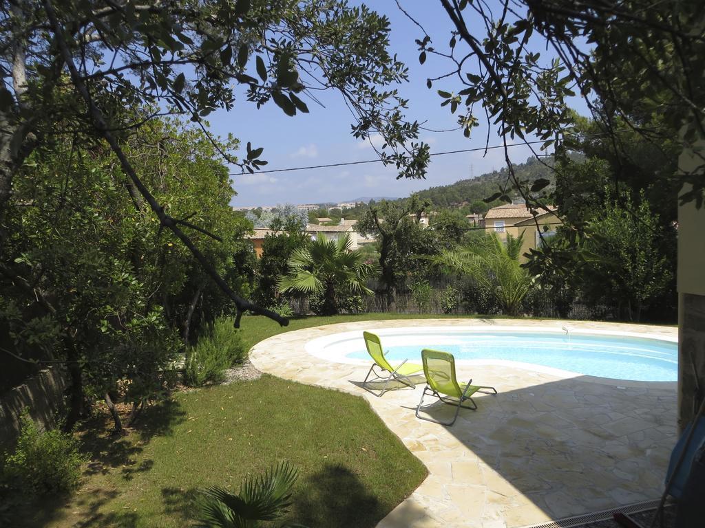 Dans St Raphael Saint-Raphael (Var)